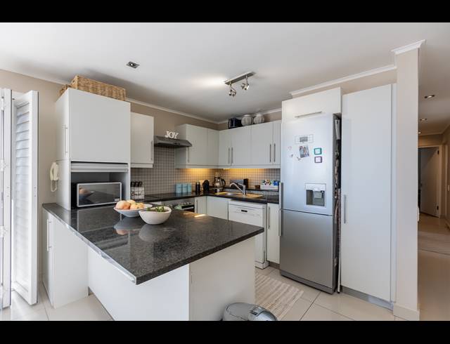 2 BEDROOM APARTMENT FOR SALE IN VREDEHOEK